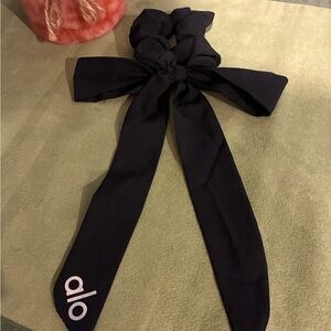 ALO Yoga Elegant Black Hair Ribbon